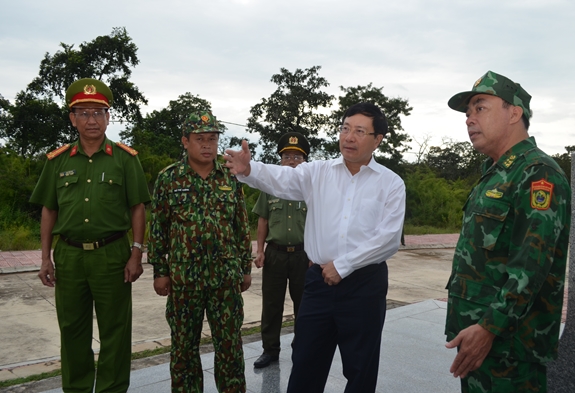 Phó thủ tướng Phạm Bình Minh thăm Biên phòng Đắk Lắk